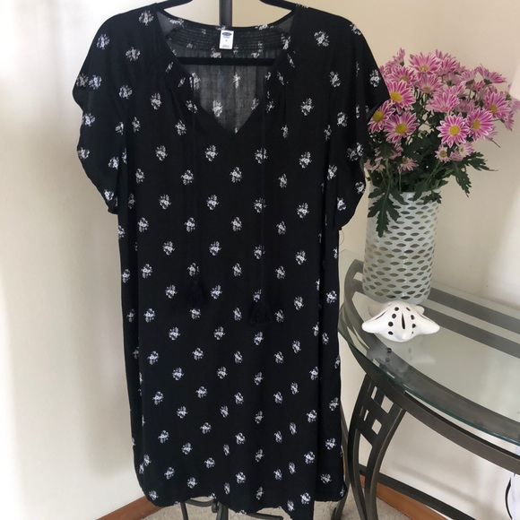 Old Navy Dresses & Skirts - Old Navy 🌸NWOT Floral Short Sleeve Shift Dress